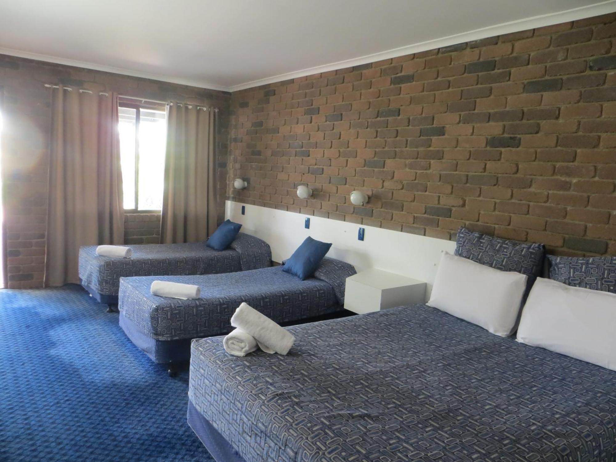 Cattleman'S Rest Motor Inn Charters Towers Room photo