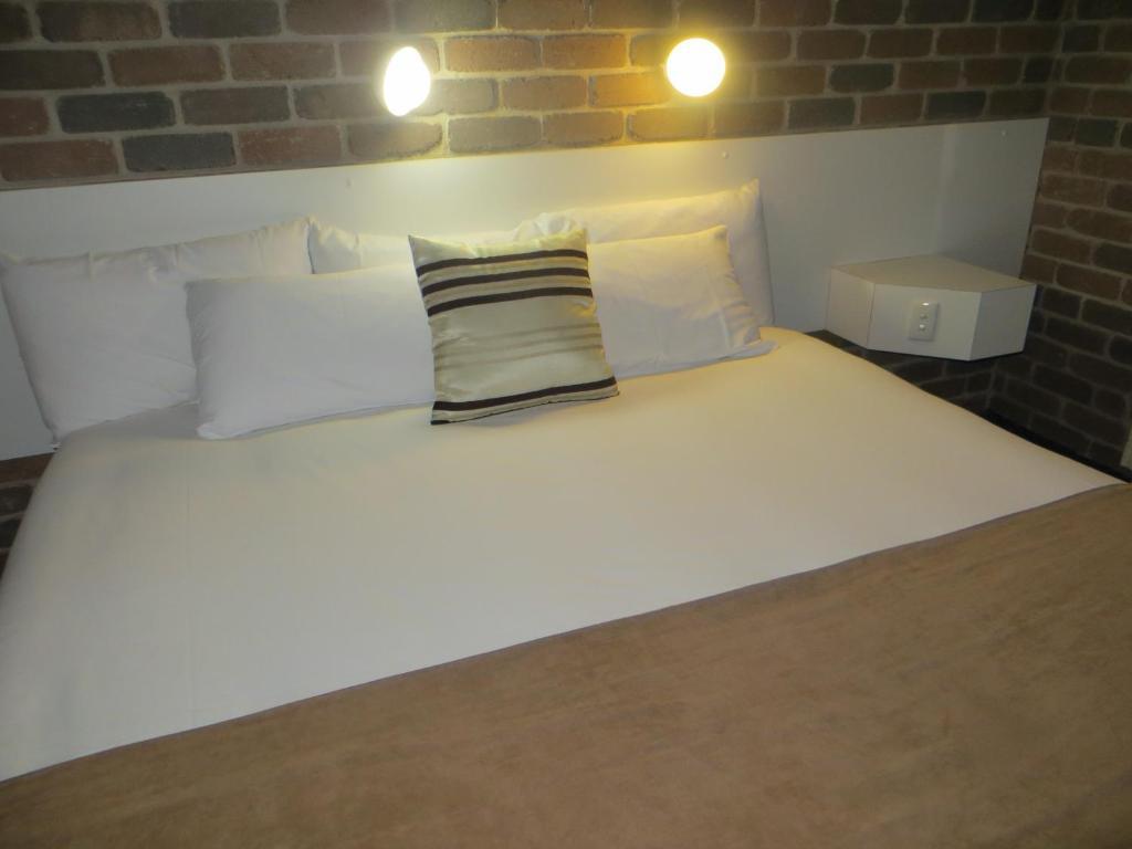 Cattleman'S Rest Motor Inn Charters Towers Room photo