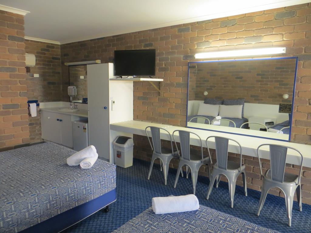 Cattleman'S Rest Motor Inn Charters Towers Exterior photo